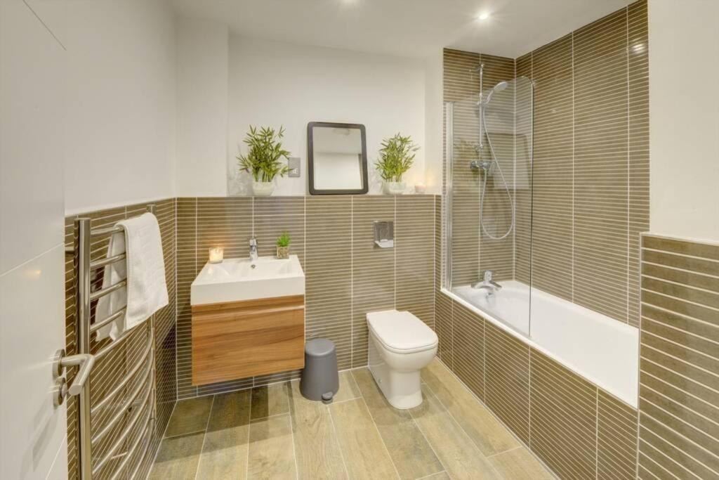 Modern & Stylish 2Br Apartment - Queens House 코번트리 외부 사진