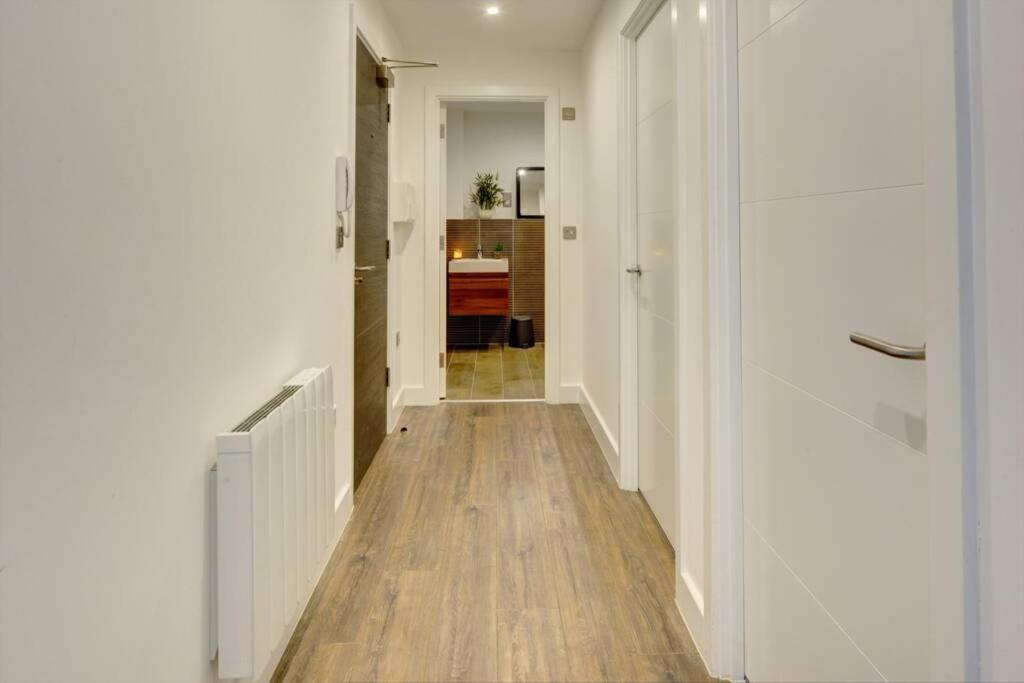 Modern & Stylish 2Br Apartment - Queens House 코번트리 외부 사진