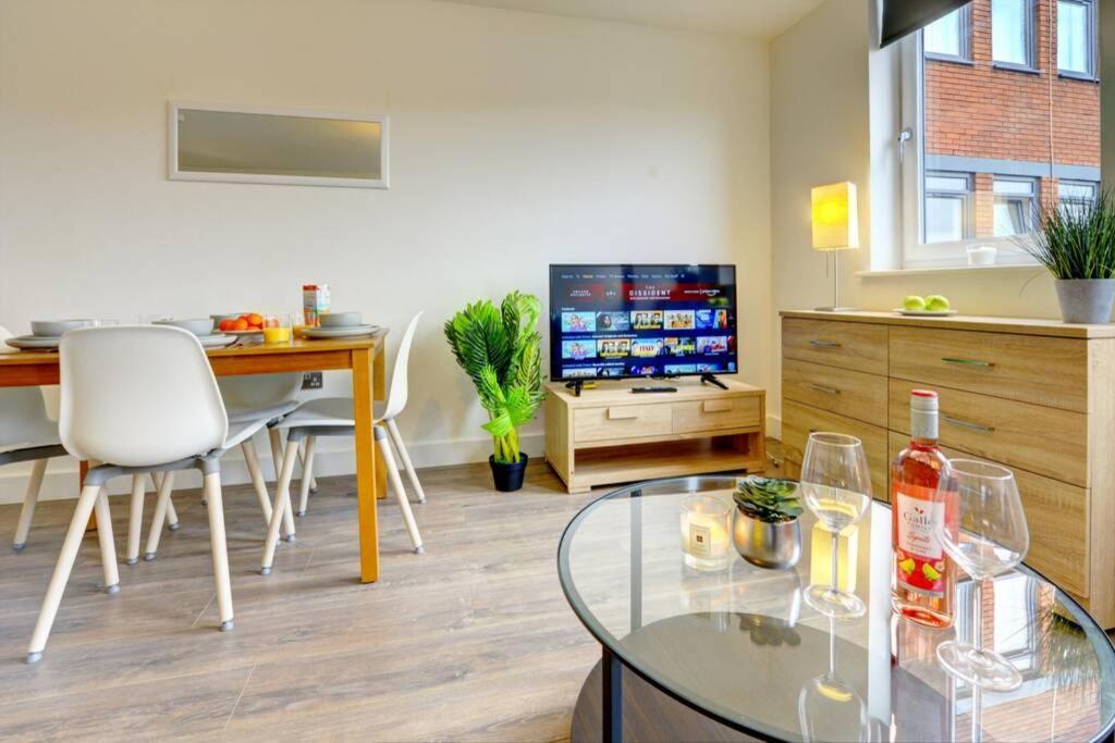 Modern & Stylish 2Br Apartment - Queens House 코번트리 외부 사진